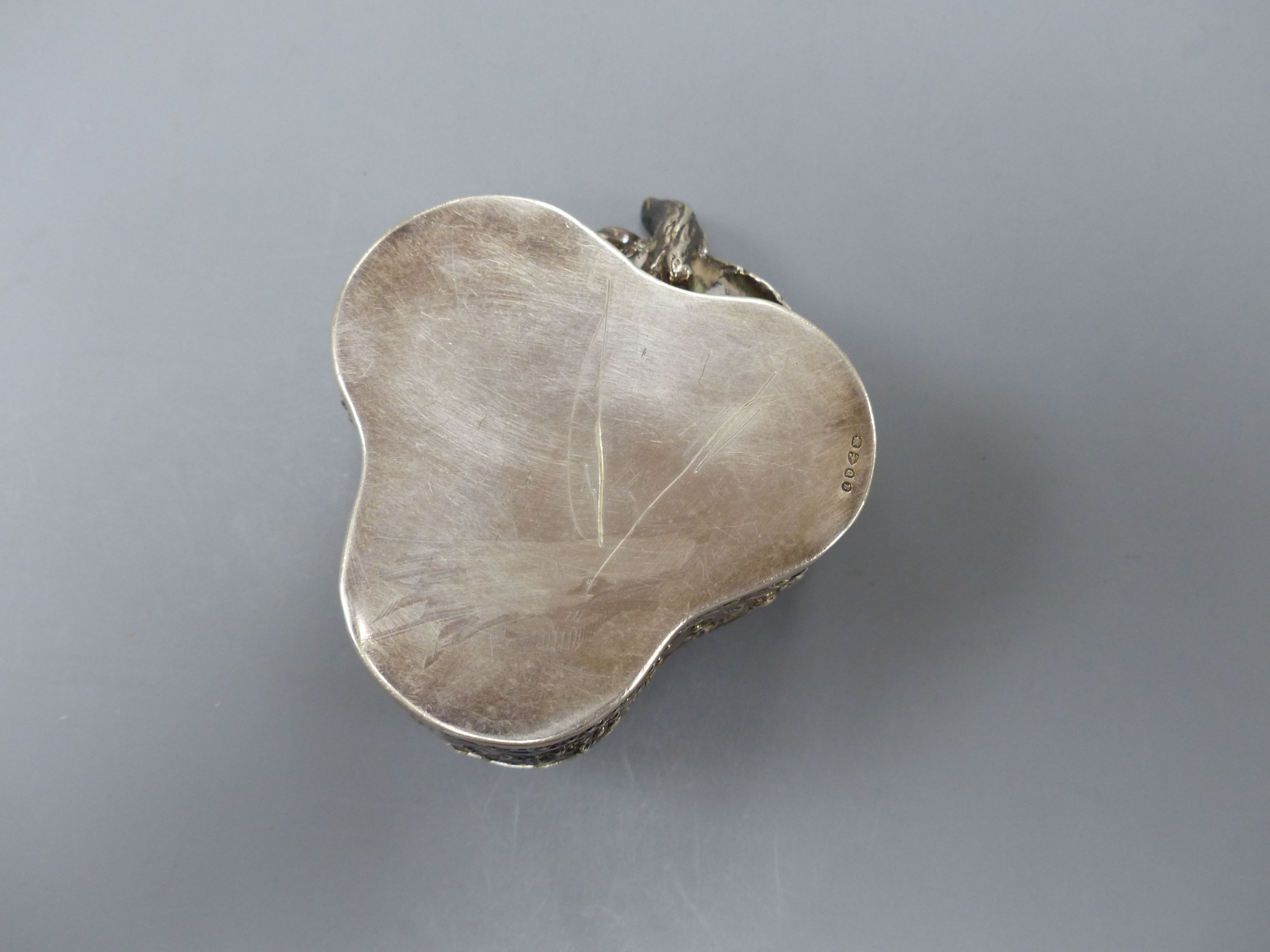 A late Victorian embossed silver clover leaf shaped trinket box, import marks for Chester, 1899, 89mm